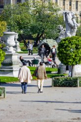 - Tuileries garden : <br>statuary art