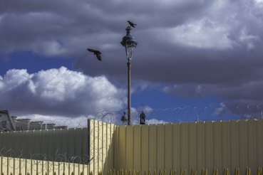 - On a straight Line<small class="fine d-inline"> </small>! (Le Jardin des Tuileries)