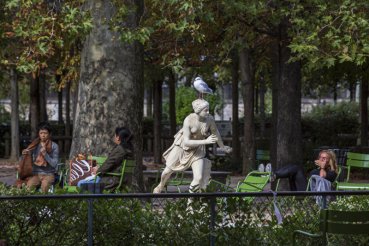 - Tuileries garden : <br>statuary art