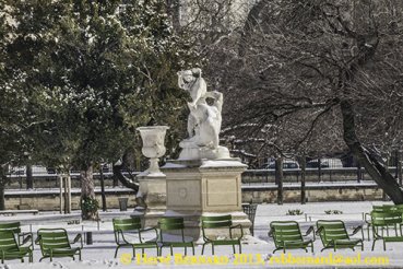 - Tuileries garden : <br>statuary art