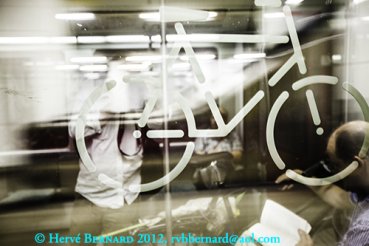 - Elle file comme le vent / Sie saust wie der Wind